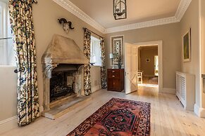 Georgian House With Garden Views Tennis Court