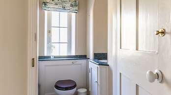 Georgian House With Garden Views Tennis Court