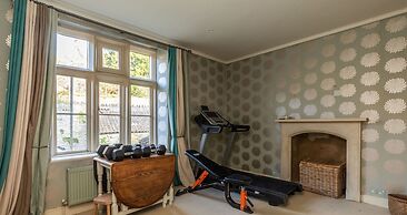 Georgian House With Garden Views Tennis Court