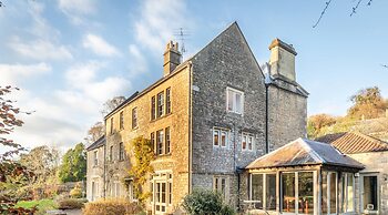 Georgian House With Garden Views Tennis Court