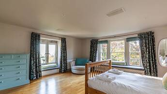 Georgian House With Garden Views Tennis Court