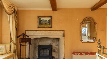 Georgian House With Garden Views Tennis Court