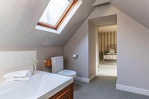 Georgian House With Garden Views Tennis Court