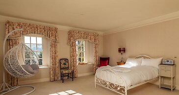 Georgian House With Garden Views Tennis Court