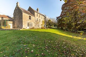 Georgian House With Garden Views Tennis Court