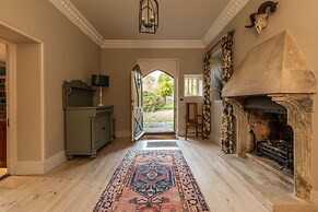 Georgian House With Garden Views Tennis Court