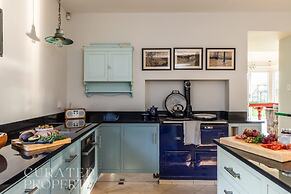 Georgian House With Garden Views Tennis Court