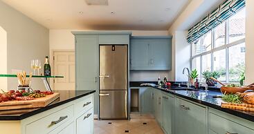 Georgian House With Garden Views Tennis Court