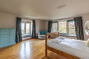 Georgian House With Garden Views Tennis Court