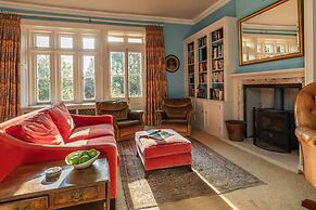 Georgian House With Garden Views Tennis Court