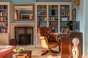 Georgian House With Garden Views Tennis Court