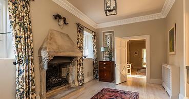 Georgian House With Garden Views Tennis Court