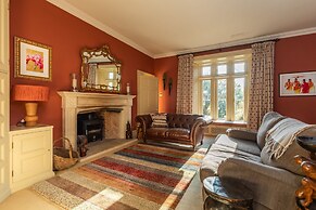 Georgian House With Garden Views Tennis Court