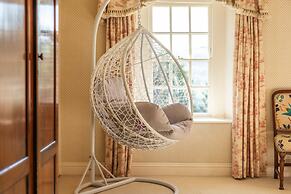 Georgian House With Garden Views Tennis Court