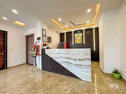 Raghuveer Sadan, Near Ram Mandir - 10 Min Walk