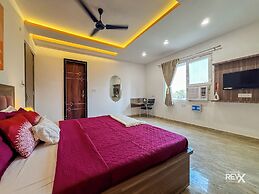 Raghuveer Sadan, Near Ram Mandir - 10 Min Walk