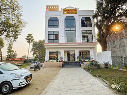 Raghuveer Sadan, Near Ram Mandir - 10 Min Walk