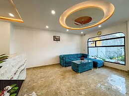 Raghuveer Sadan, Near Ram Mandir - 10 Min Walk