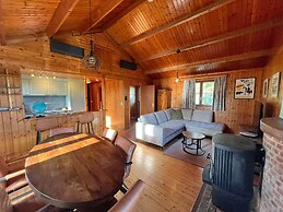 Beautiful Bungalow for 4 People With Large Garden