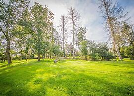 Peaceful Escape With Garden