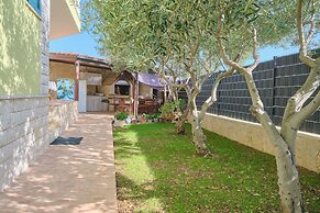 Beachfront villa Mihovil w. beach access