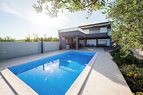 Beachfront villa Mihovil w. beach access