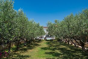 Beachfront villa Mihovil w. beach access