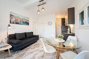 Beachfront villa Mihovil w. beach access