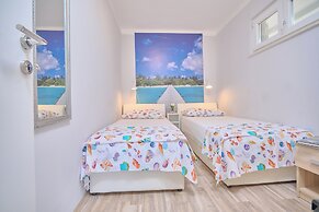 Beachfront villa Mihovil w. beach access