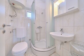 Beachfront villa Mihovil w. beach access