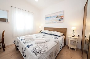 Beachfront villa Mihovil w. beach access