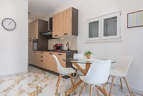 Beachfront villa Mihovil w. beach access