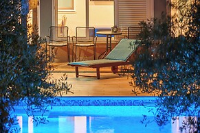 Beachfront villa Mihovil w. beach access