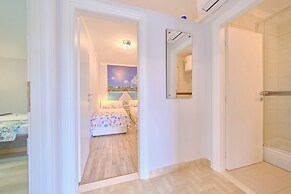 Beachfront villa Mihovil w. beach access