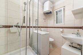 Beachfront villa Mihovil w. beach access