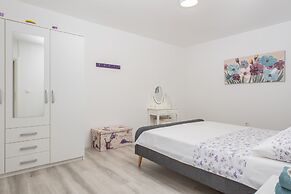 Beachfront villa Mihovil w. beach access