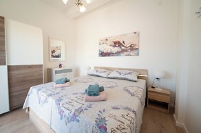 Beachfront villa Mihovil w. beach access