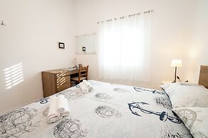 Beachfront villa Mihovil w. beach access