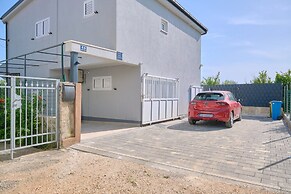 Beachfront villa Mihovil w. beach access