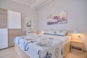 Beachfront villa Mihovil w. beach access