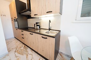 Beachfront villa Mihovil w. beach access