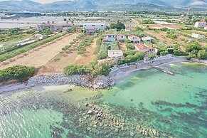 Beachfront villa Mihovil w. beach access