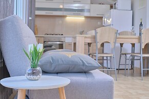 Beachfront villa Mihovil w. beach access