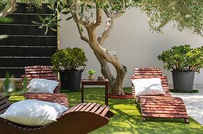 Beachfront villa Mihovil w. beach access