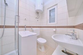 Beachfront villa Mihovil w. beach access