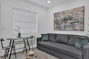 Sunshine Vibes Villa - Close to Beach