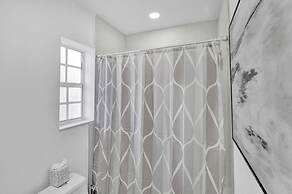 Sunshine Vibes Villa - Close to Beach