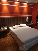 Paradies Hotéis e Motéis