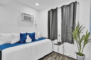 Newly Renovated Apt #2 w/ Parking Close to Beach