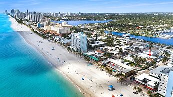 Newly Renovated Apt #2 w/ Parking Close to Beach